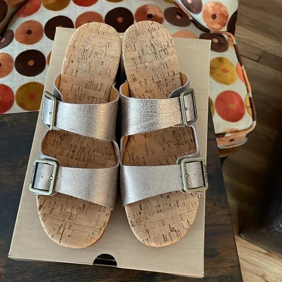 Kork-Ease saffron slide 10 M new in Box in soft Gold Metallic - Picture 5 of 8